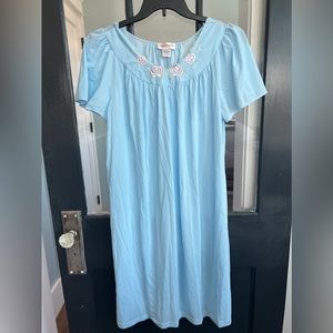 Shadowline night gown baby blue with pink flowers large like new